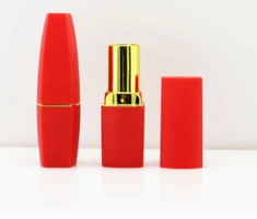 लाल लिपस्टिक ट्यूब