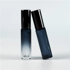 छोटे नमूने इत्र की बोतलें