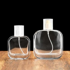 विंटेज खाली इत्र की बोतल